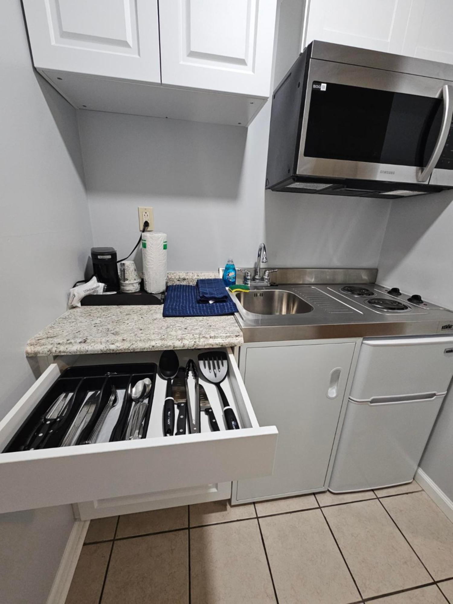 Captain'S Inn And Suites Александрия Бей Екстериор снимка