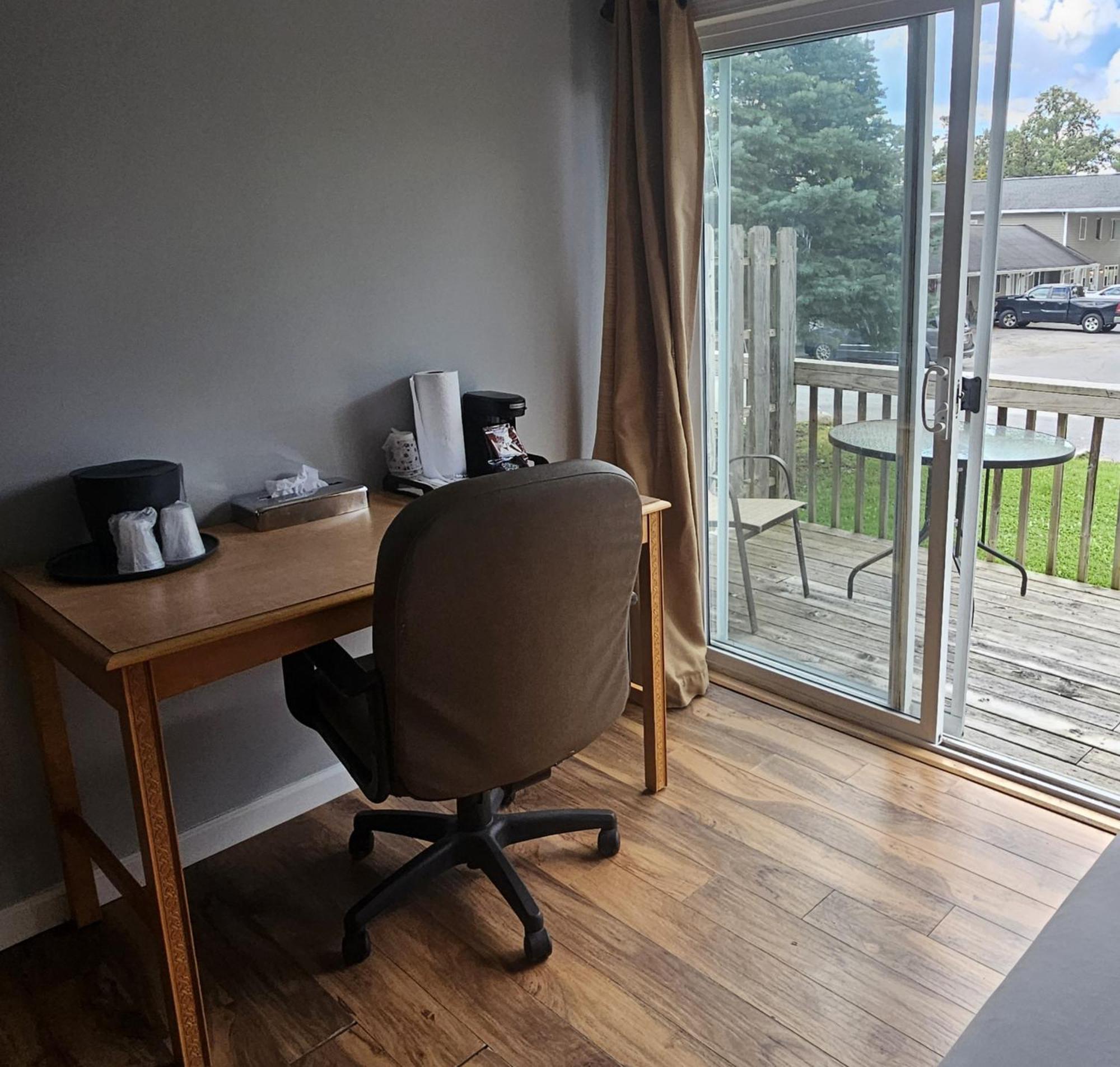 Captain'S Inn And Suites Александрия Бей Екстериор снимка
