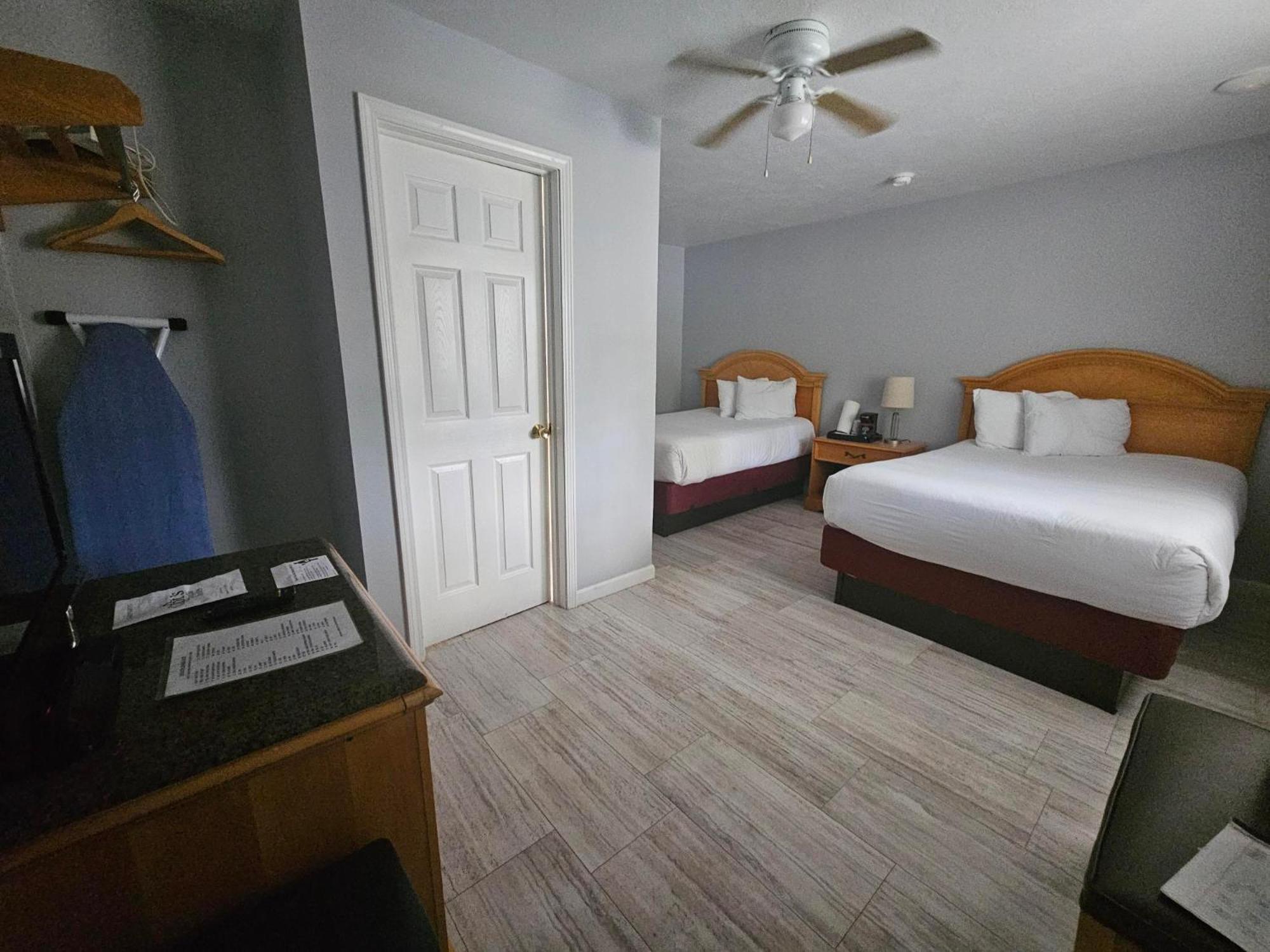 Captain'S Inn And Suites Александрия Бей Екстериор снимка